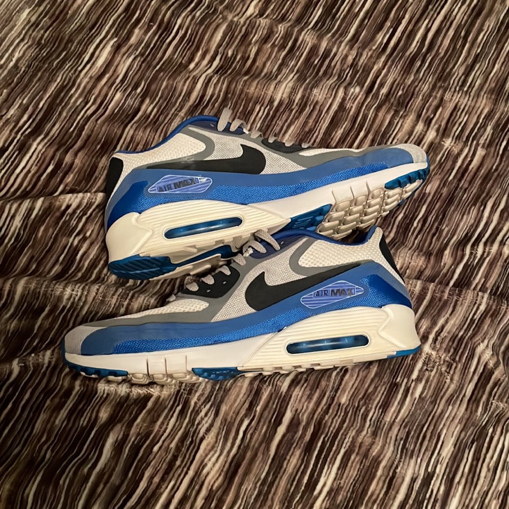 Nike - Picture 3 of 6